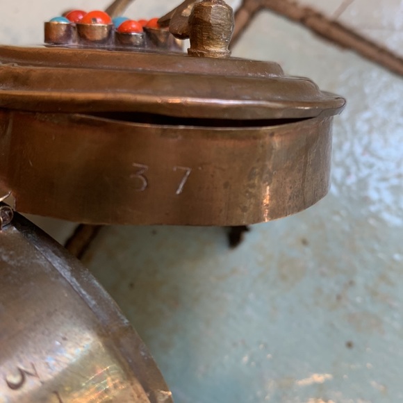 Vintage Brass Trinket Box with Colored Stones on Lid and Sides. - Picture 10 of 12